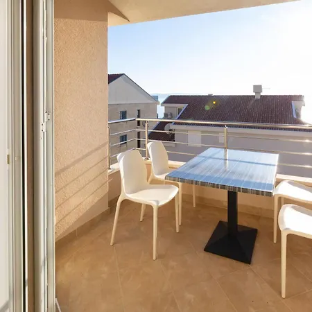 Apartment Domo Makarska Exterior photo