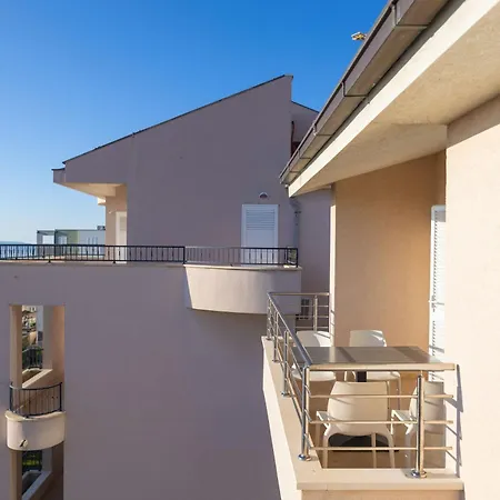 Apartment Domo Makarska Exterior photo