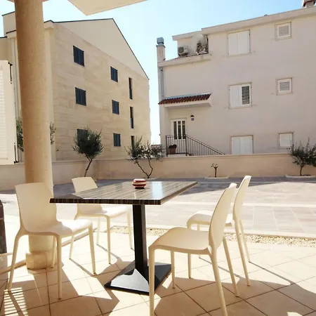 Apartment Domo Makarska Exterior photo