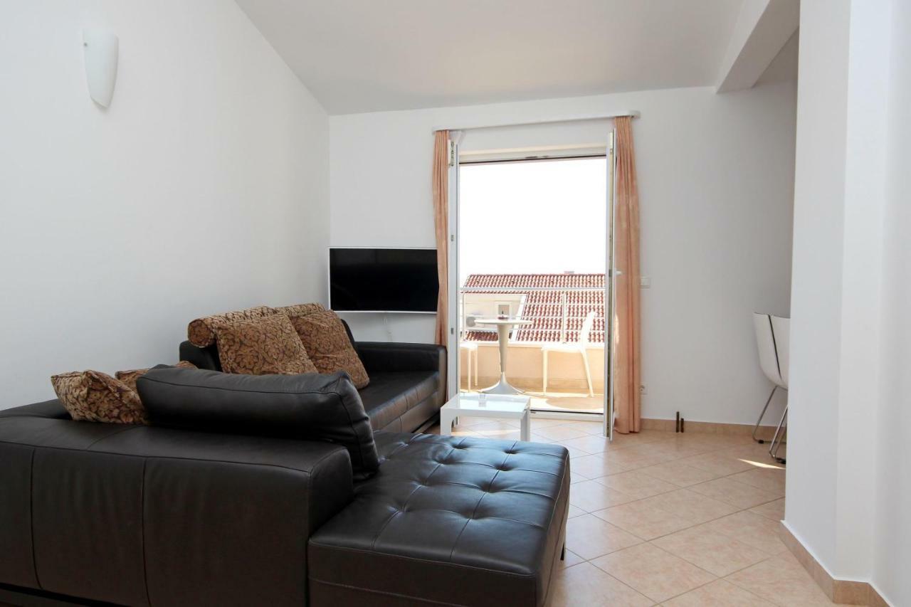 Domo Apartment *